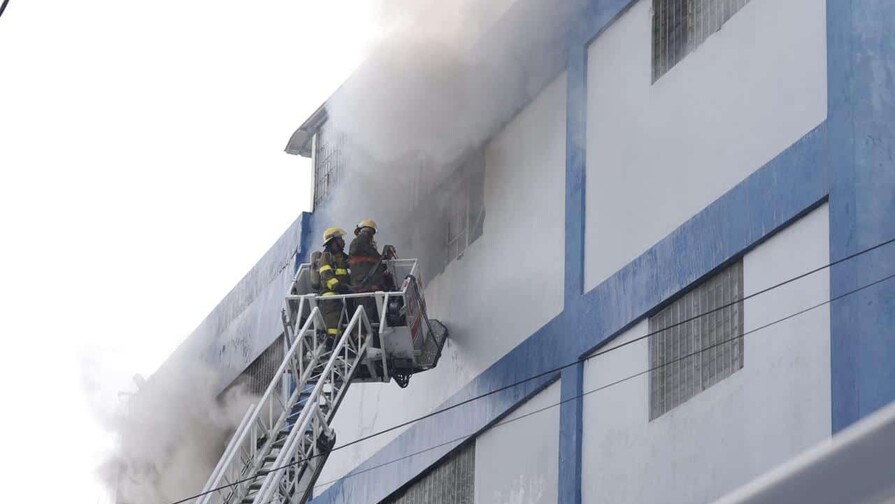 Incendio en edificio de Garrido se origina en el &aacute;rea de almac&eacute;n; no se reportan personas afectadas