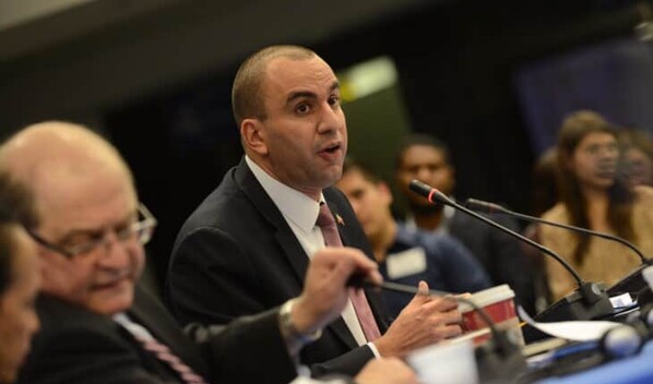 Parlamento venezolano designa como fiscal general temporal al abogado Larry Daniel Devoe