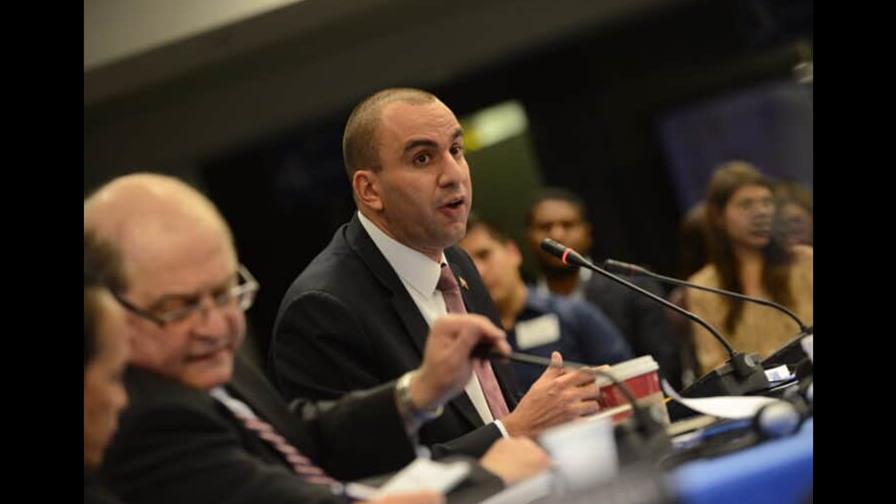 Parlamento venezolano designa como fiscal general temporal al abogado Larry Daniel Devoe Parlamento venezolano designa como fiscal general temporal al abogado Larry Daniel Devoe