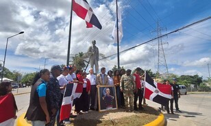 Honran a Juan Pablo Duarte con escultura en La Nueva Barquita