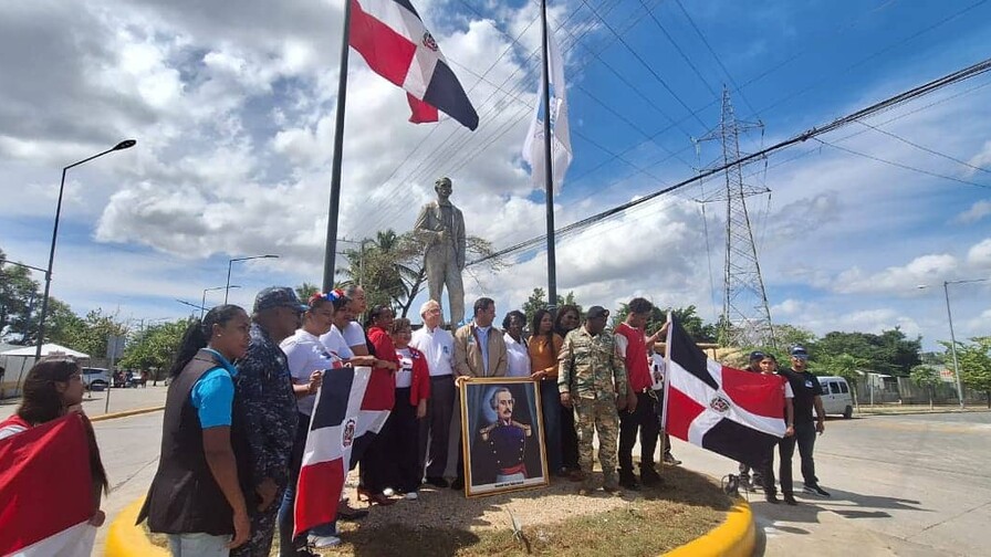 Honran a Juan Pablo Duarte con escultura en La Nueva Barquita