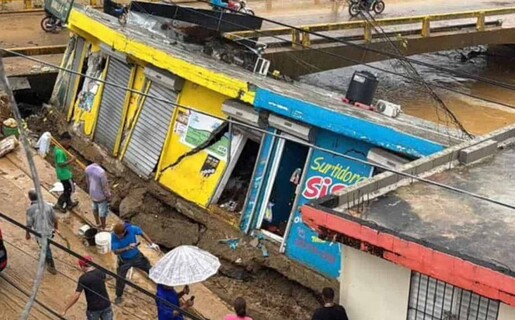 Familias intentan rescatar lo poco que qued&oacute; tras inundaciones en Gaspar Hern&aacute;ndez