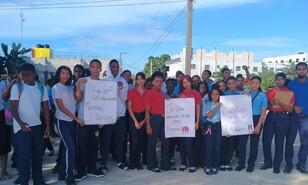 Estudiar sin miedo ni lodo: el reclamo de alumnos en Hig&uuml;ey
