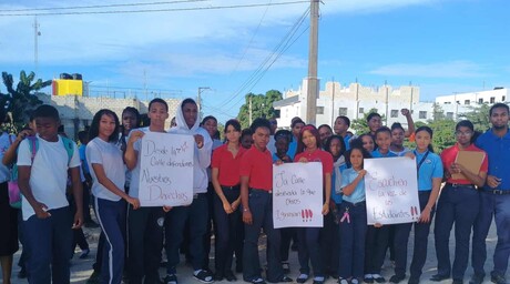 Estudiar sin miedo ni lodo: el reclamo de alumnos en Hig&uuml;ey