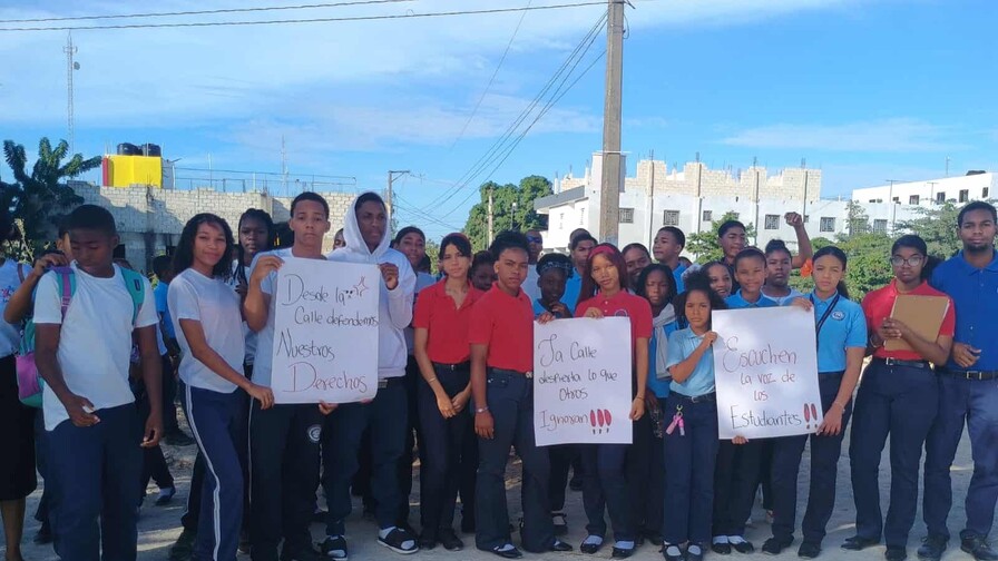 Estudiar sin miedo ni lodo: el reclamo de alumnos en Hig&uuml;ey