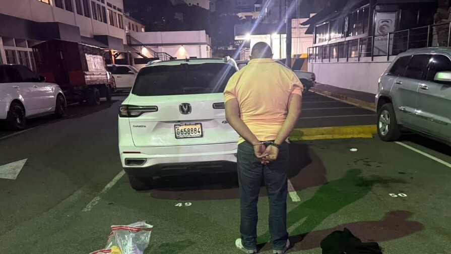 Incautan cinco paquetes de drogas y arrestan a un hombre en Boca Chica Incautan cinco paquetes de drogas y arrestan a un hombre en Boca Chica