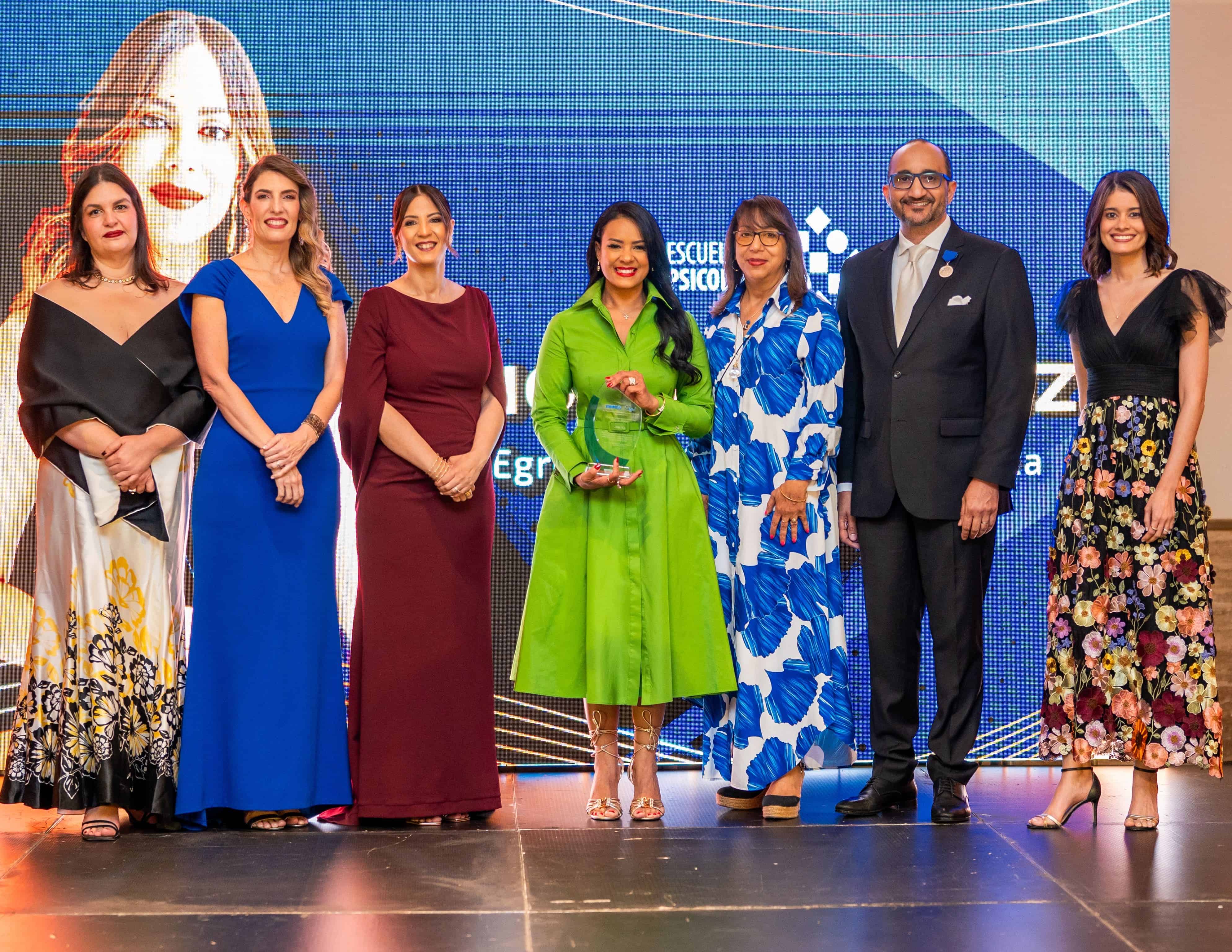 Yira Vargas, Loraine Amell, Odile Camilo, Judith Feliz, Vanessa Espaillat, Leandro Feliz y Meyelline L&oacute;pez.