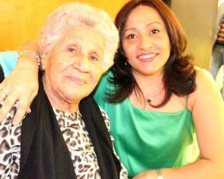 Do&ntilde;a Florencia y su hija menor Ysabel.