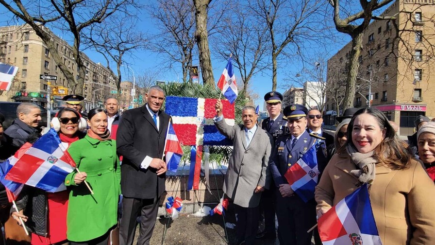 Adriano Espaillat reafirma defensa de la di&aacute;spora en aniversario de la Independencia