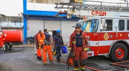 Tras m&aacute;s de 10 horas, Bomberos sofocan en su totalidad el incendio en la tienda Garrido