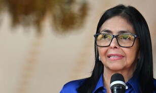 Delcy Rodr&iacute;guez llama socio y amigo a Trump y le pide cesar el bloqueo contra Venezuela