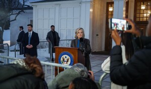 Hillary Clinton dice que su marido no sab&iacute;a nada de los cr&iacute;menes de Epstein tras prestar testimonio