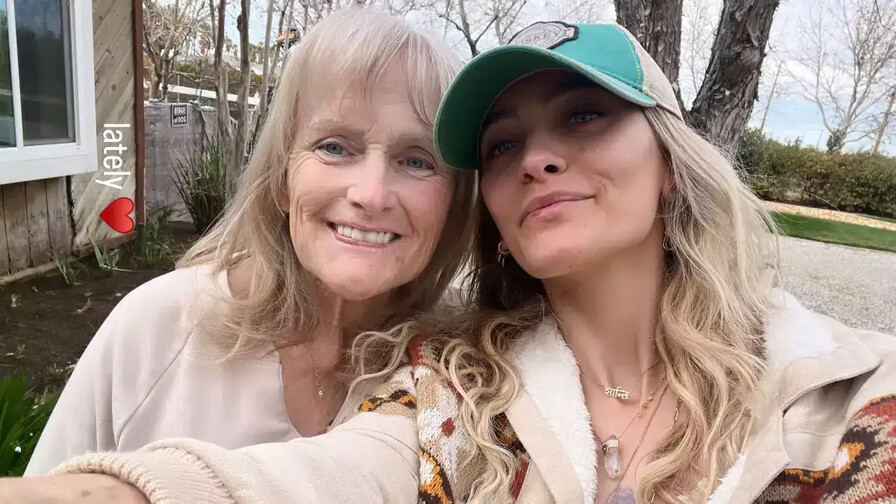 Paris Jackson se reencuentra con su madre Debbie Rowe tras años de distanciamiento Paris Jackson se reencuentra con su madre Debbie Rowe tras años de distanciamiento