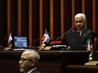 Presidente del Senado responde criticas de Danilo Medina sobre crisis