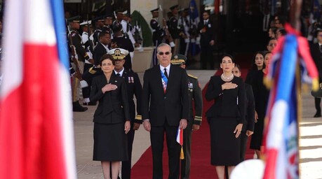 Negro absoluto, estilo impecable: la moda que marc&oacute; la rendici&oacute;n de cuentas