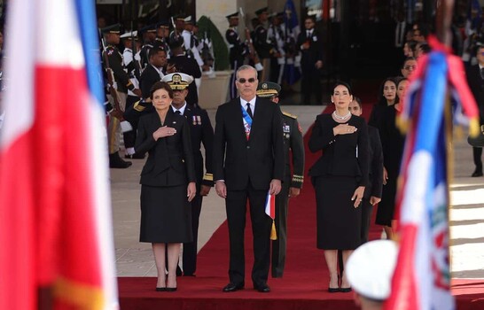 Negro absoluto, estilo impecable: la moda que marc&oacute; la rendici&oacute;n de cuentas