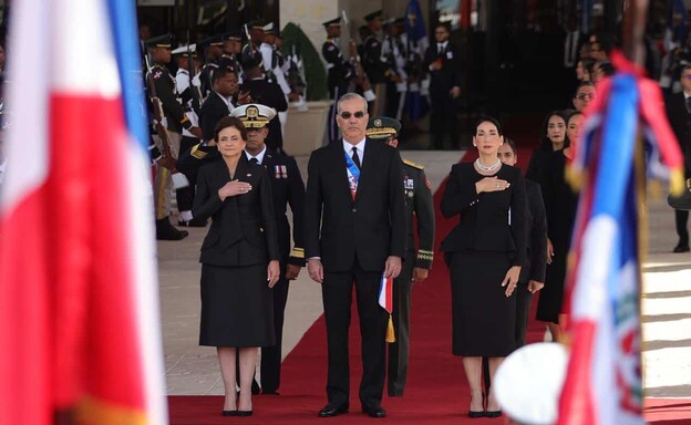 Negro absoluto, estilo impecable: la moda que marc&oacute; la rendici&oacute;n de cuentas