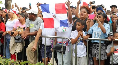 Miles de familias disfrutan del Desfile Militar por los 182 a&ntilde;os de la Independencia Nacional
