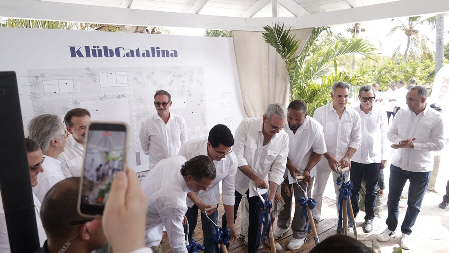 Abinader da el primer palazo para el Club de Playa en Isla Catalina Abinader da el primer palazo para el Club de Playa en Isla Catalina