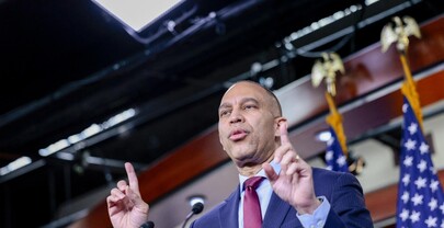 Jared Kushner se re&uacute;ne con Hakeem Jeffries ante la disputa por el control de la C&aacute;mara