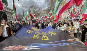 Iran&iacute;es pro Sha celebran en Londres los ataques y los llaman intervenci&oacute;n humanitaria