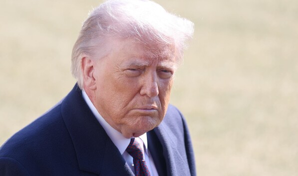 Trump dice que la gran oleada de ataques contra Ir&aacute;n no ha ocurrido pero ser&aacute; pronto