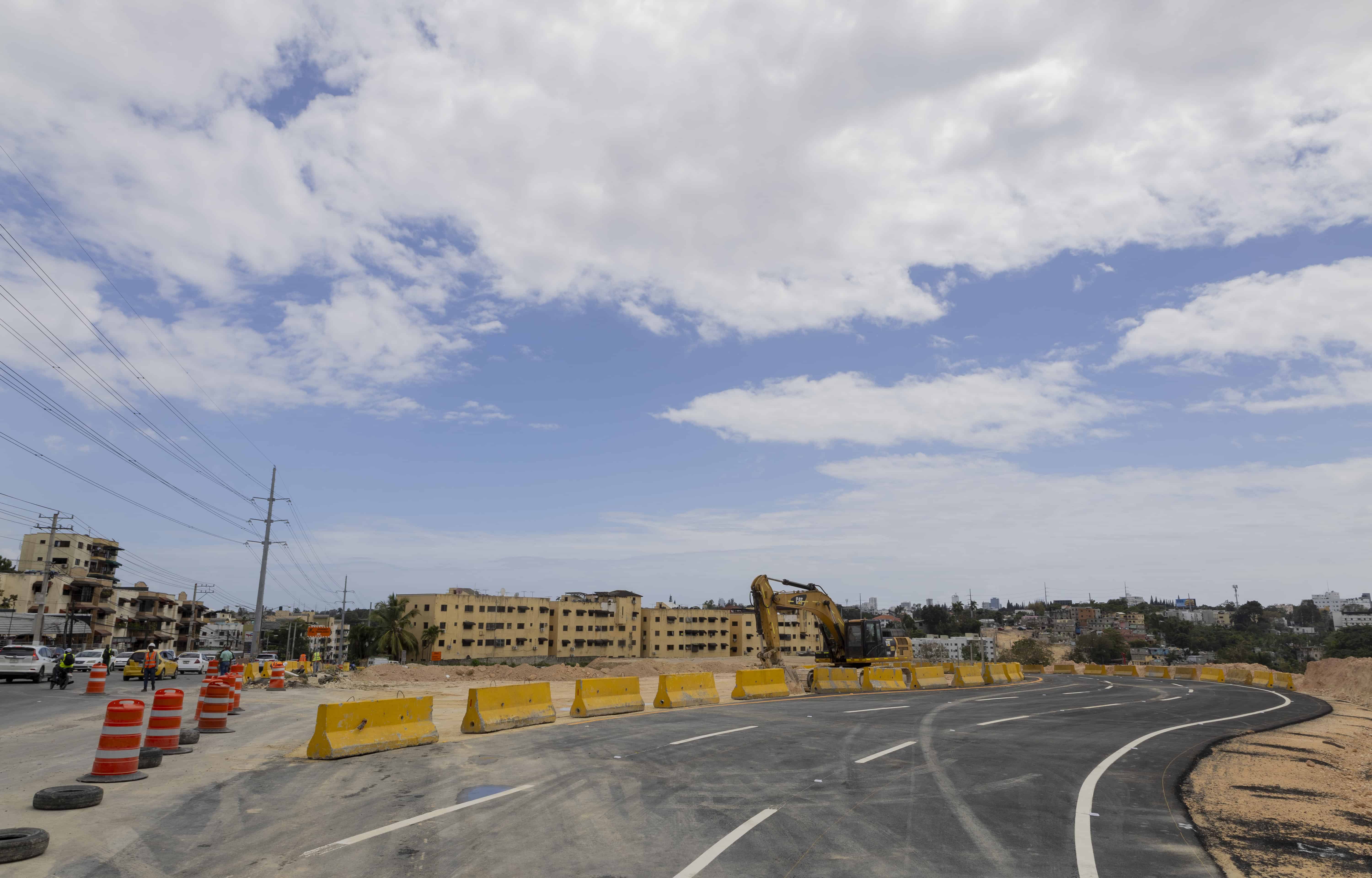 Parte de la v&iacute;a ya est&aacute; asfaltada.