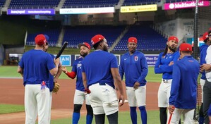 Equipo dominicano que participar&aacute; en el Cl&aacute;sico Mundial de B&eacute;isbol practica por primera vez
