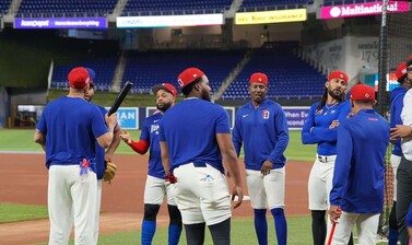 Equipo dominicano que participar&aacute; en el Cl&aacute;sico Mundial de B&eacute;isbol practica por primera vez
