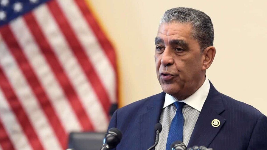 Nueva encuesta coloca a Adriano Espaillat al frente y confirma el repunte de su campaña en NY-13 Nueva encuesta coloca a Adriano Espaillat al frente y confirma el repunte de su campaña en NY-13