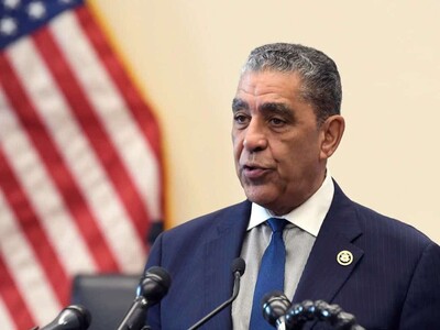 Adriano Espaillat critica a Trump por blasfemia hacia Papa León XIV