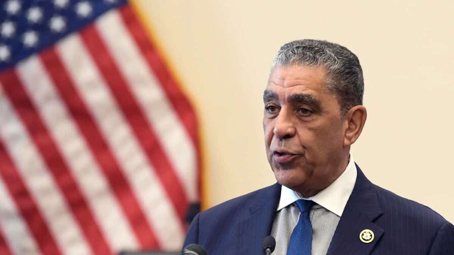Adriano Espaillat cuestiona la legalidad del bombardeo de EE. UU. a Ir&aacute;n