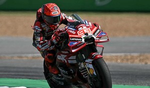 El italiano Bezecchi gana GP de Tailandia de MotoGP, Marc M&aacute;rquez se retira