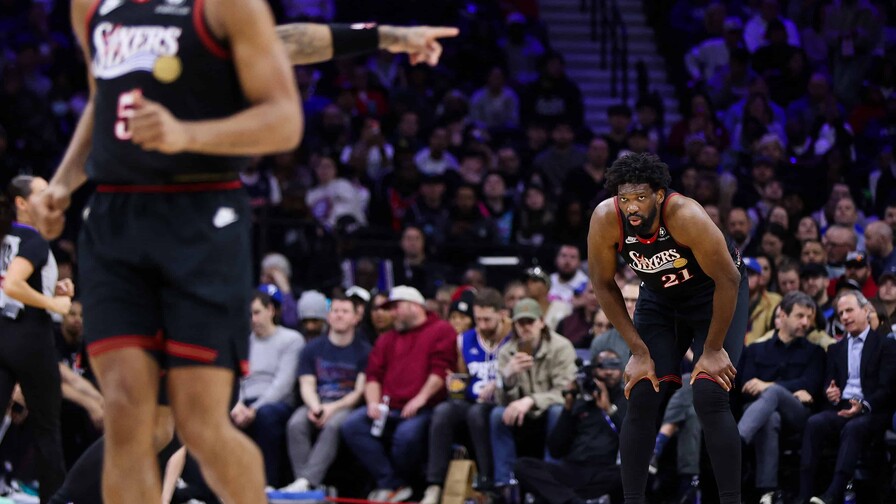 El pívot de los 76ers, Embiid, se perderá al menos tres partidos de NBA por lesión