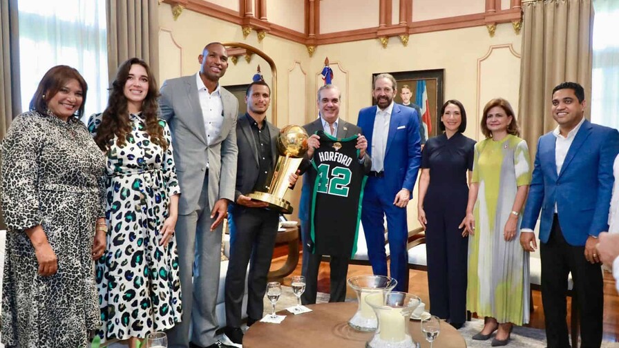 Al Horford agradece al presidente Abinader por el techado multiuso en La Romana
