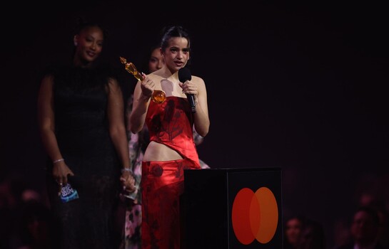 Rosal&iacute;a logra el premio BRIT 2026 a Artista Internacional del A&ntilde;o en Manchester