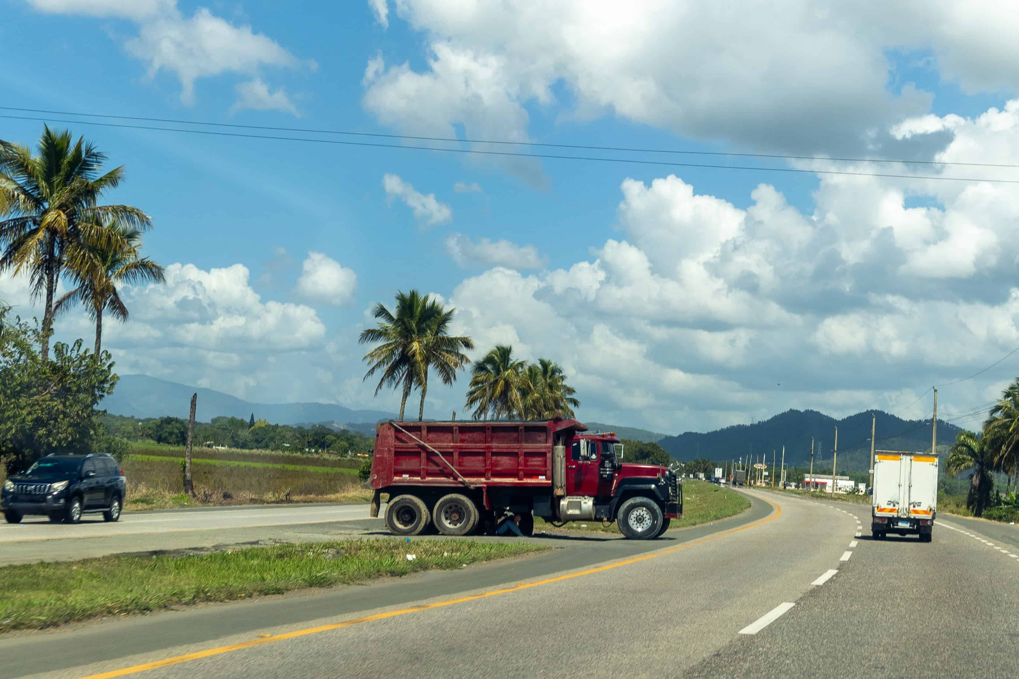 Cruces ilegales son causa de accidentes.