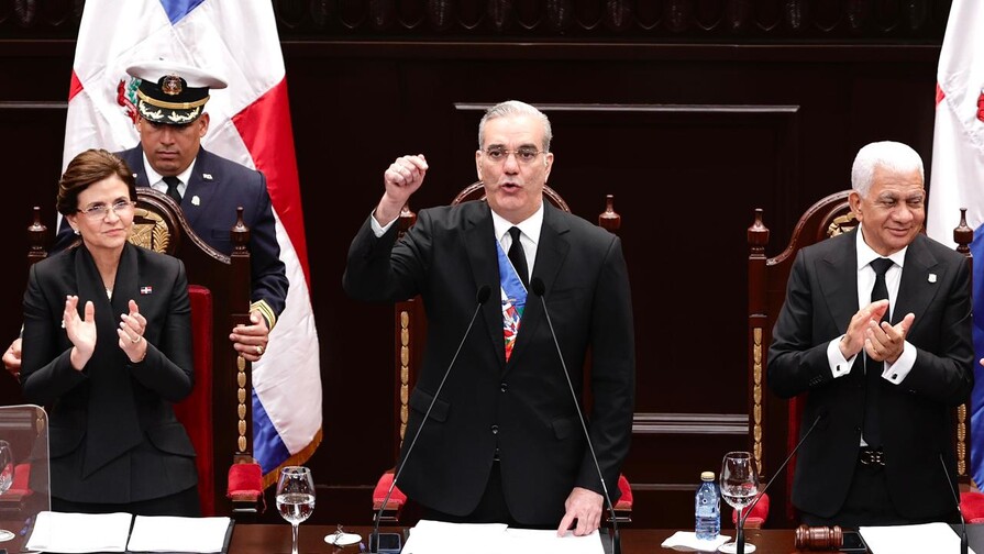 Luis Abinader proyecta su visi&oacute;n del pa&iacute;s a la sombra de planes inconclusos