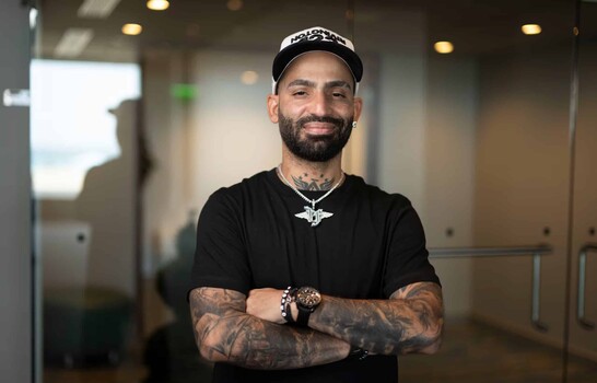 Arc&aacute;ngel anuncia su gira La 8va Maravilla para celebrar 20 a&ntilde;os de carrera y no incluye a RD