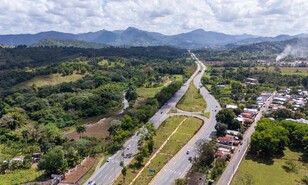 Conducir hacia y desde el Cibao, una prueba de paciencia y riesgo