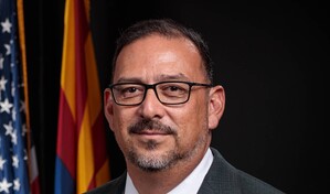 Jefe electoral de Arizona afirma que acciones de Trump buscan que se perpet&uacute;e en el poder