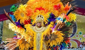 Carnaval de Santiago 2026 cierra con multitudinaria asistencia en el Parque Central