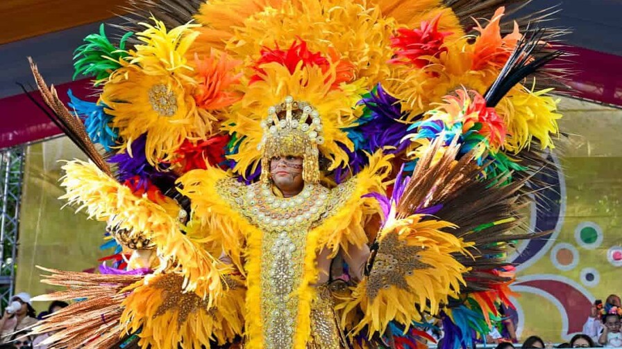 Carnaval de Santiago 2026 cierra con multitudinaria asistencia en el Parque Central
