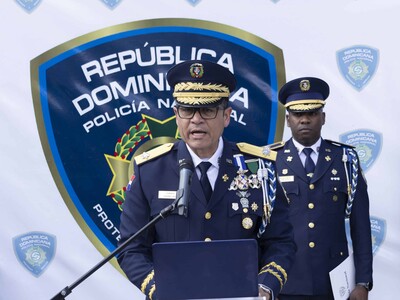 Luis Abinader concede condecoración a director de la Policía Nacional