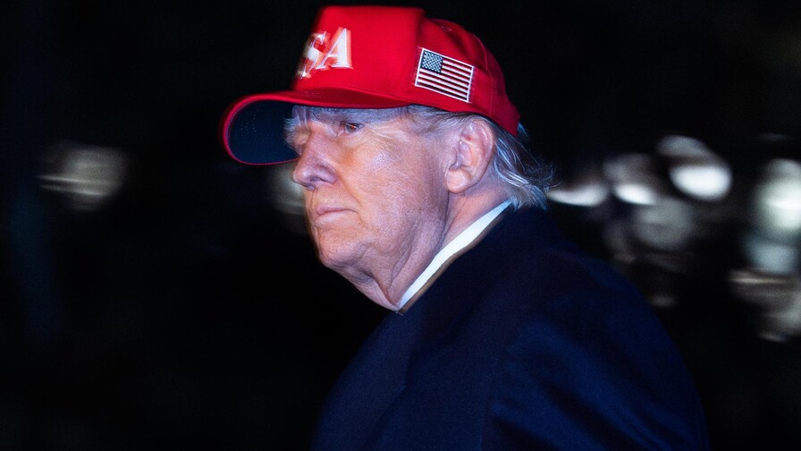 Trump dice que la gran oleada de ataques contra Ir&aacute;n no ha ocurrido pero ser&aacute; pronto