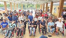 Fundaciones Wheelchair y Cruz Jimini&aacute;n entregan sillas de rueda en Puerto Plata y Santiago