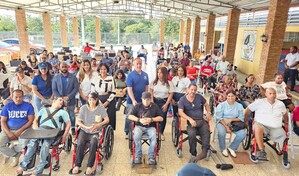 Fundaciones Wheelchair y Cruz Jimini&aacute;n entregan sillas de rueda en Puerto Plata y Santiago