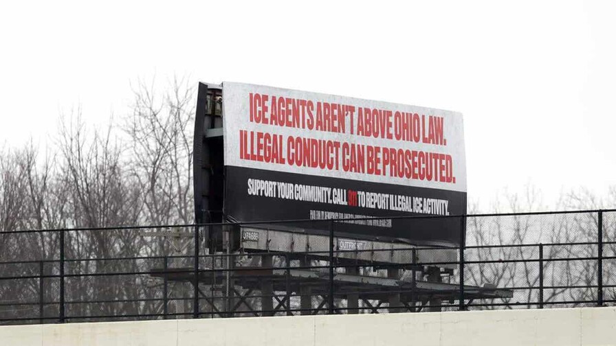 Instalan m&aacute;s de 200 vallas publicitarias contra el ICE en ciudades de Estados Unidos