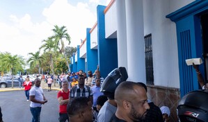 Con largas filas y esperas en el Intrant inicia entrega de nuevas licencias de conducir