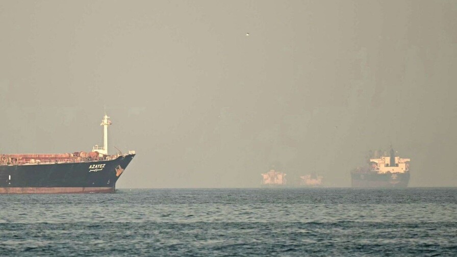Otros 33 buques cruzan Ormuz con autorización iraní; ya son 150 en cinco días Otros 33 buques cruzan Ormuz con autorización iraní; ya son 150 en cinco días